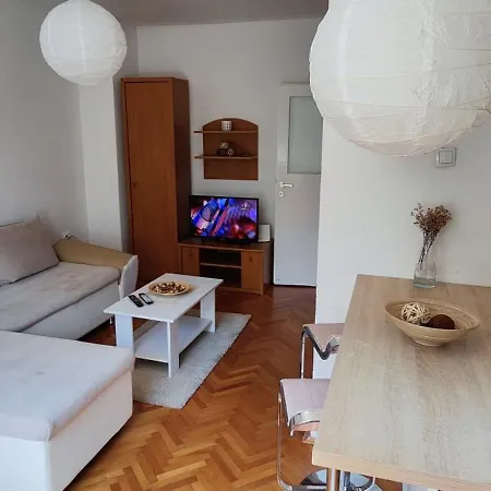 Luna Apartment *